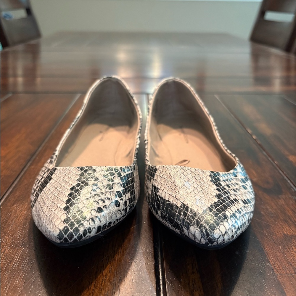 Women’s Snake-Print Ballet Flats Size 8